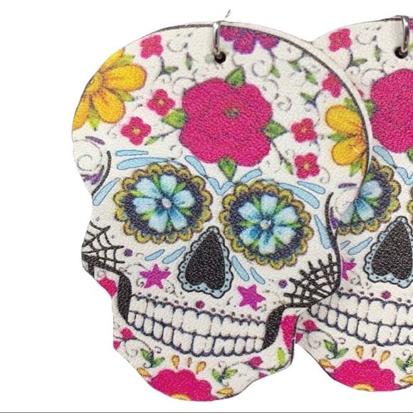 Big Sugar Skull Fishhook Earrings NWT - Picture 2 of 5